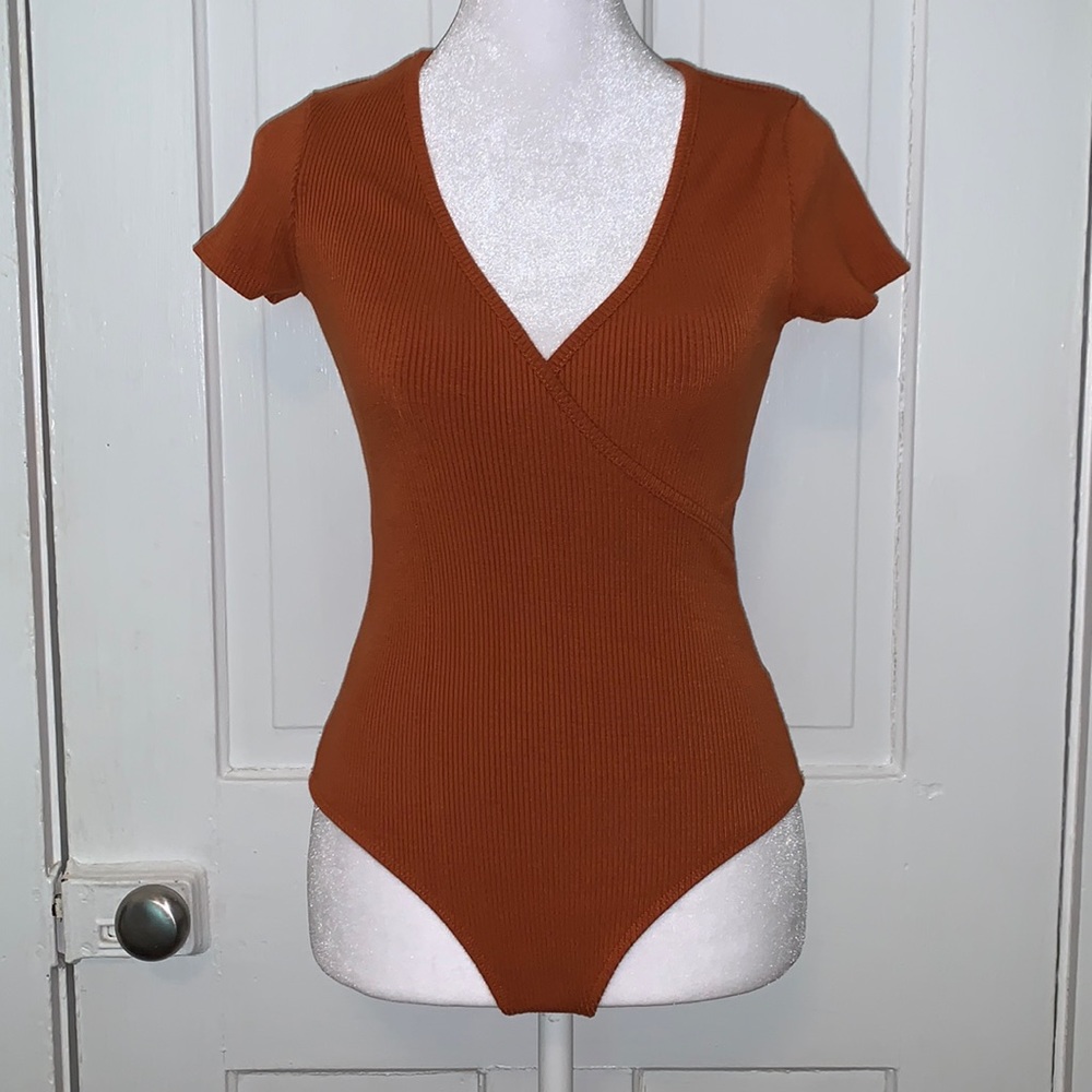 LULU’S RUSTY ORANGE RIBBED BODYSUIT
